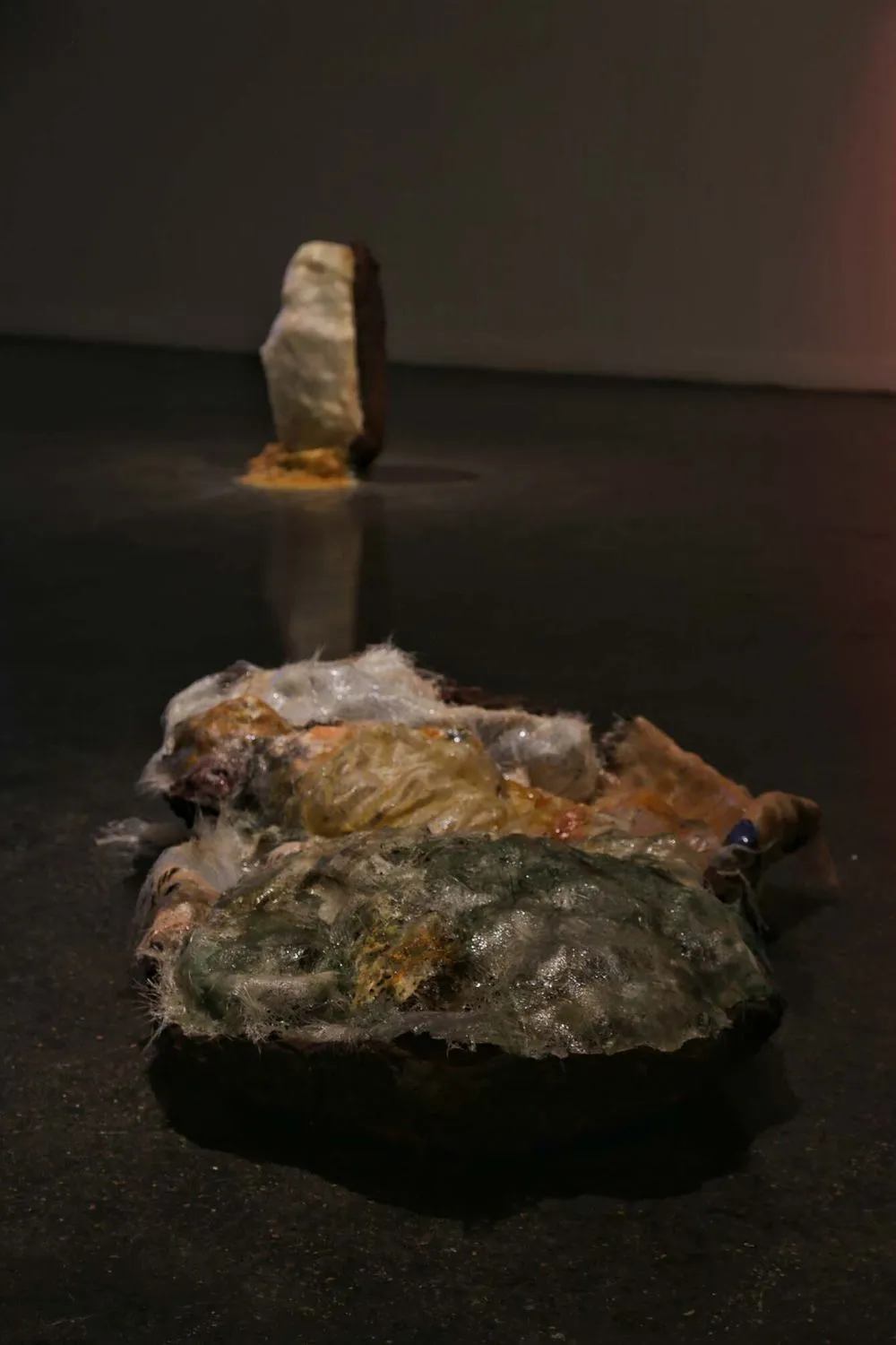 Carla Marzán La escuché desde la otra montaña / I Heard Her from the Other Mountain (2024)
Sculptural installation. Canarian clay, fibreglass, resin, plaster, wax, seeds. Contemporary Biennial TEA (Tenerife Espacio de las Artes)