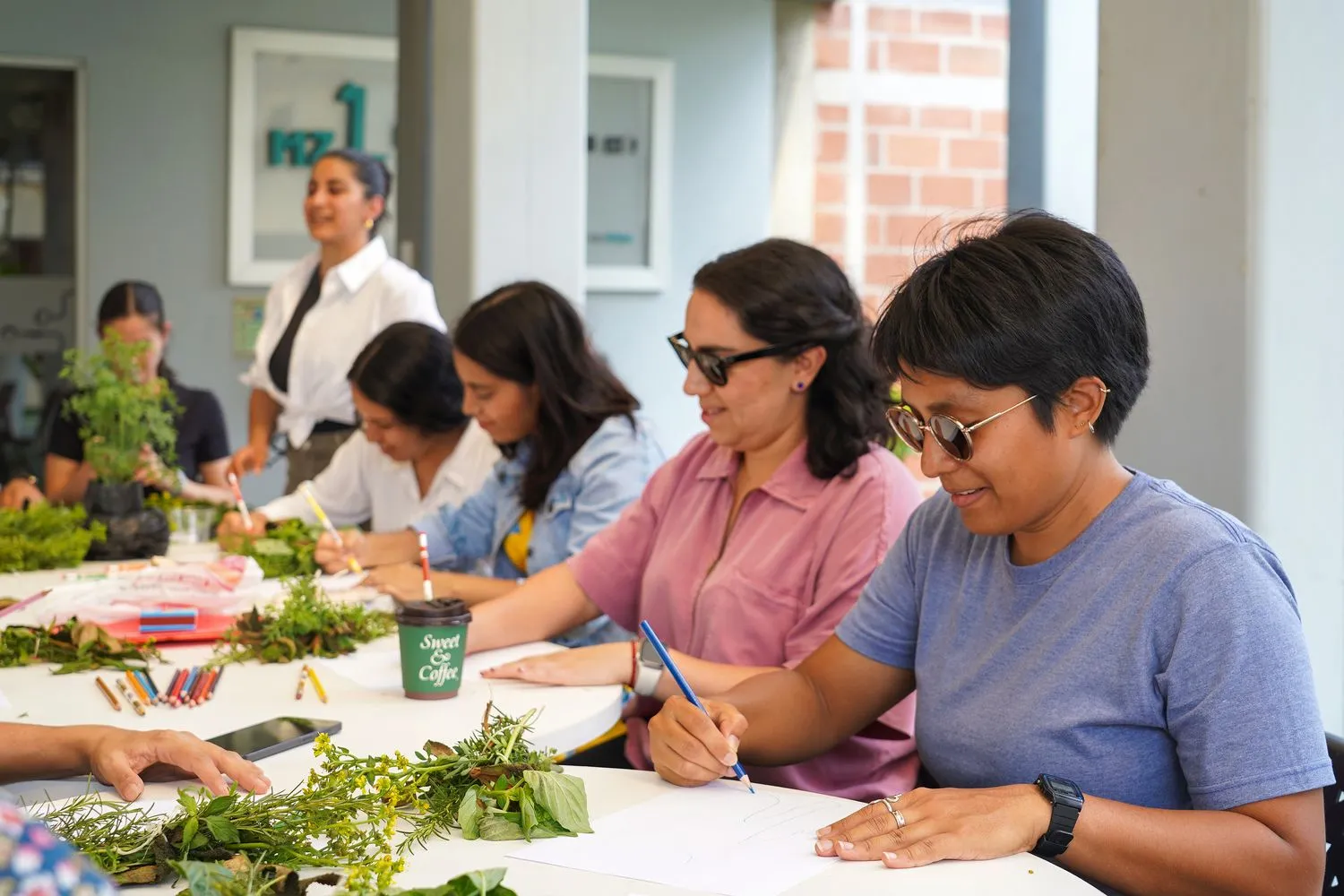 Documentation of Sahumerio workshop, part of the programming of  “Manifestaciones del Monte”, in partnership with UARTES. In the pictures: Lisbeth Carvajal , Gabriela Fabre