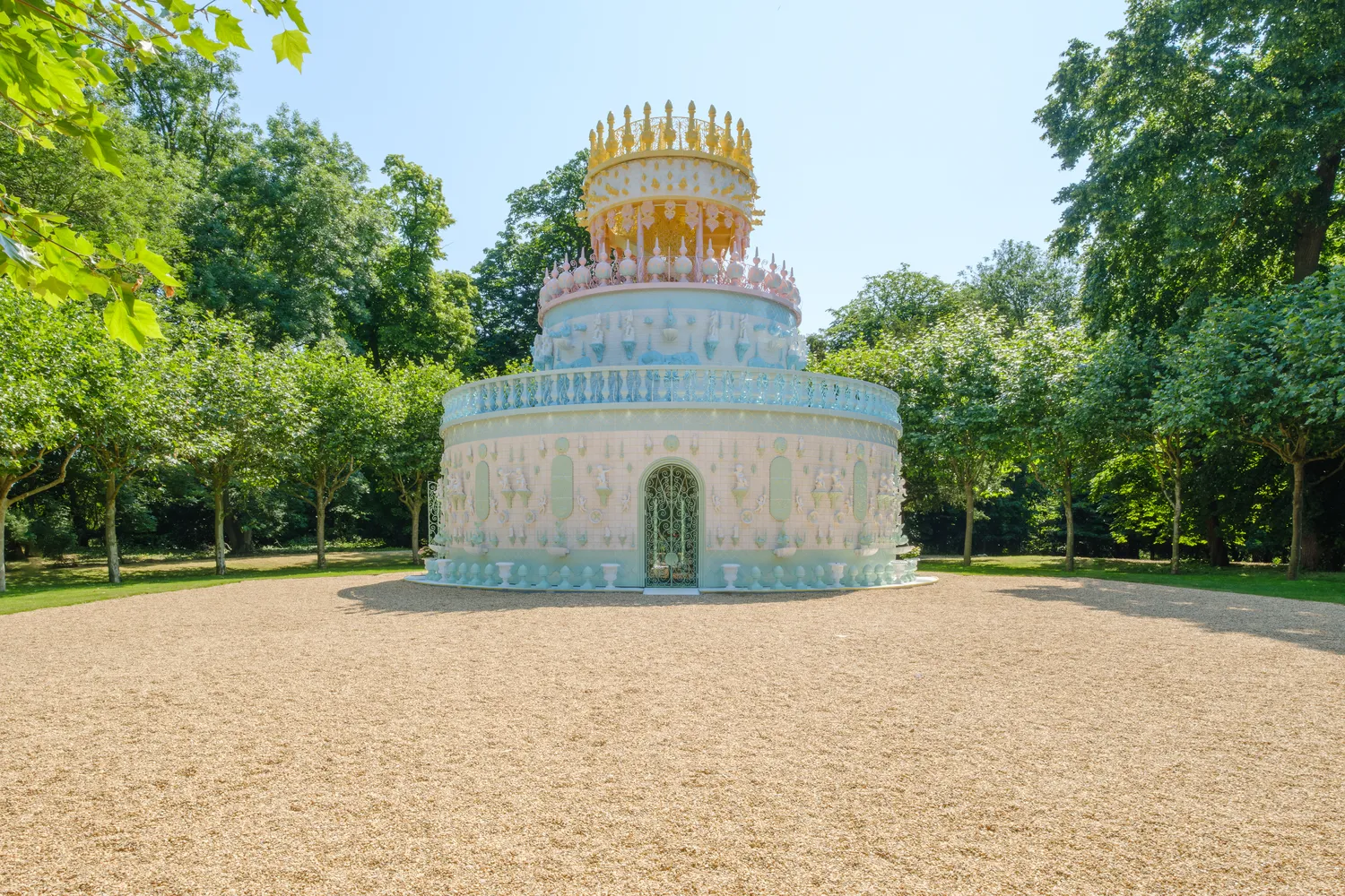 Joana Vasconcelos, Bolo de Noiva (Wedding Cake), 2023