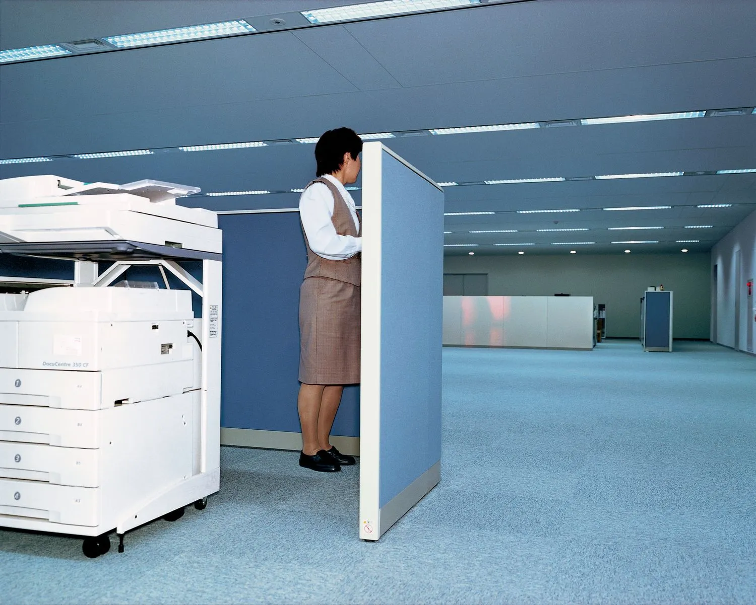 Lars Tunbjörk, Office, 03: Food industry, Tokyo 1999
