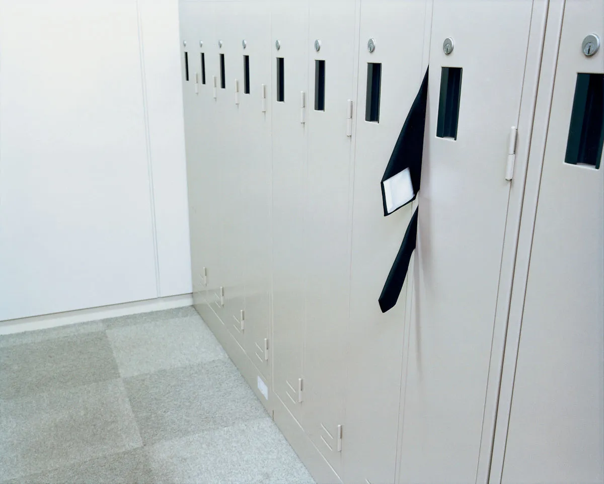 Lars Tunbjörk, Office, 52: Civic administration, Tokyo, 1996