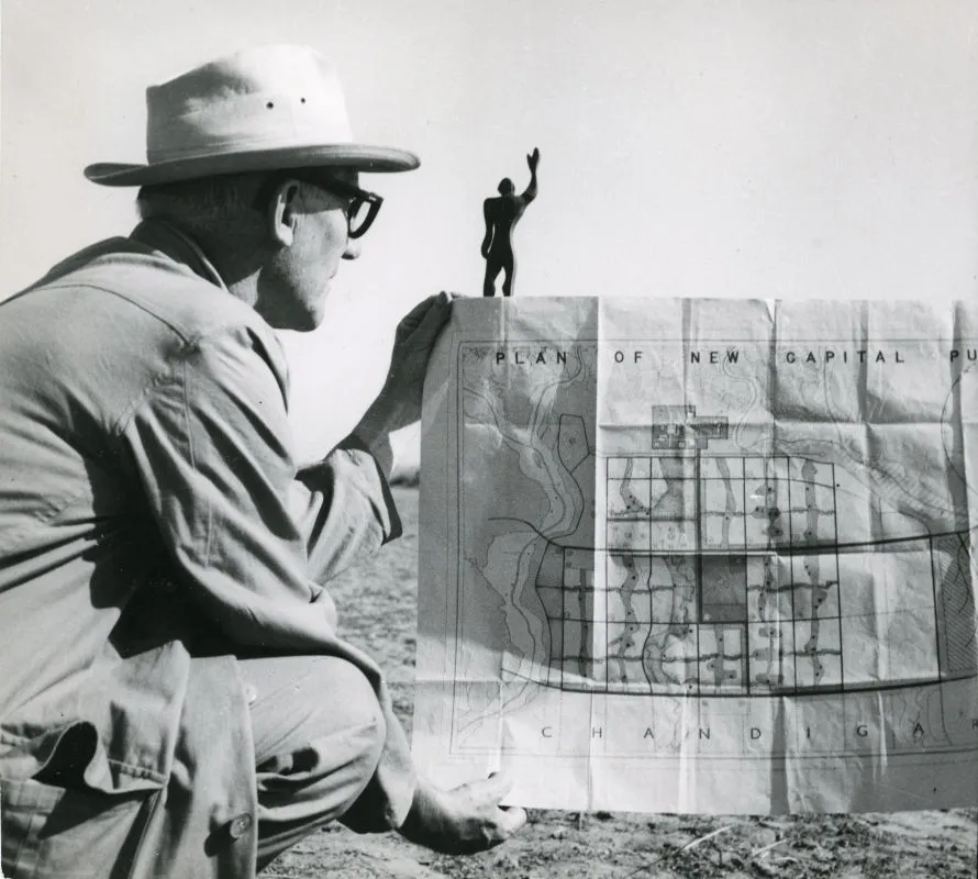 Le Corbusier in Chandigarh with the plan of the city and a model of the Modular Man, his universal system of proportion, 1951 © FDL, ADAGP 2014