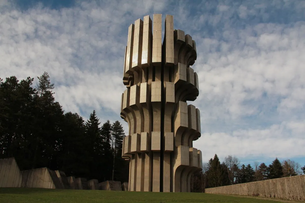 Monument to the Revolution, Kozara
