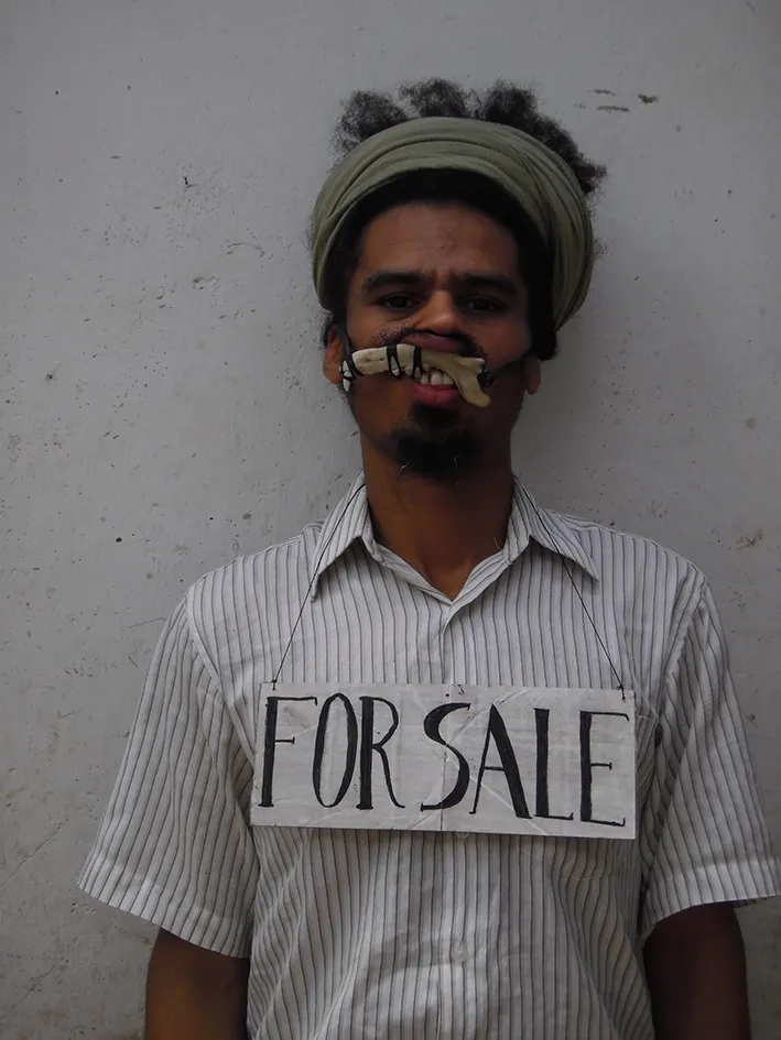 Paulo Nazareth, Sem título, da série Para Venda, 2011