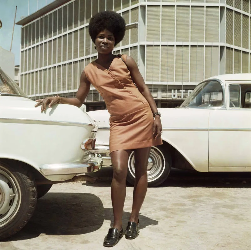 Sick Hagemeyer shop assistant as a seventies icon posing in front of the United Trading Company headquarters, Accra, 1971 © James Barnor. Courtesy of galerie Clementine de la Feronniere